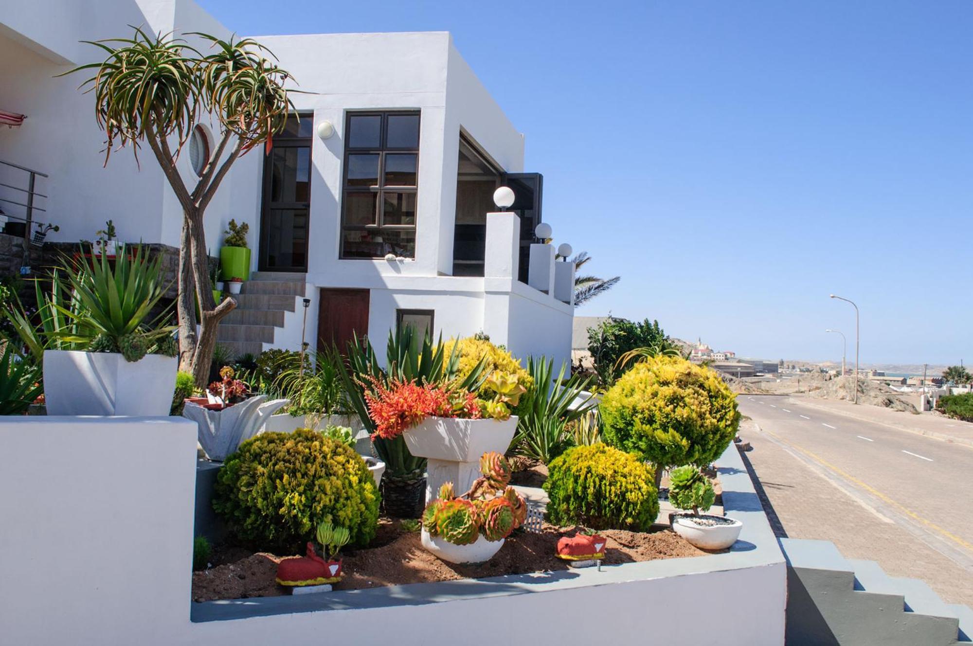 Shark Island Guesthouse Luderitz Exterior photo